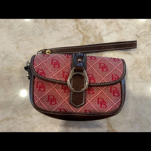 Dooney and Bourke wristlet - Picture 1 of 2